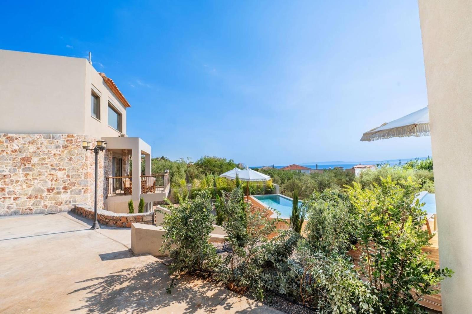 Petradi Suites كالاماتا المظهر الخارجي الصورة